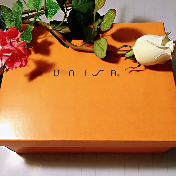 Delia Sandal from UNISA. Size 6 Red. Women’s. - Picture 7 of 7